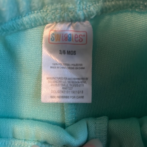 Two piece - Picture 4 of 6